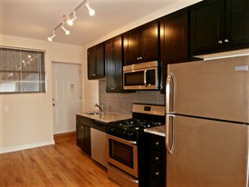 6703 N Clark St, Unit 2N in Chicago, IL - Building Photo