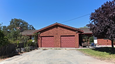 8719 Windsor Rd in Windsor, CA - Building Photo - Building Photo