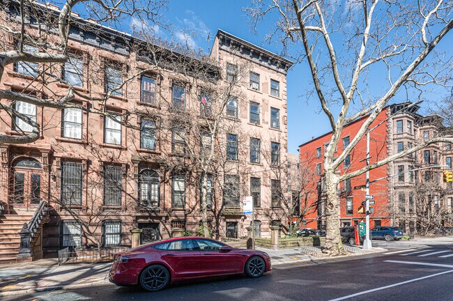 28 8th Ave in Brooklyn, NY - Foto de edificio - Building Photo