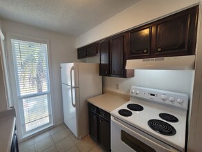 215 Postoffice St, Unit 104 in Galveston, TX - Building Photo - Building Photo