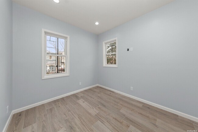 32-17 105th St in Queens, NY - Building Photo - Building Photo