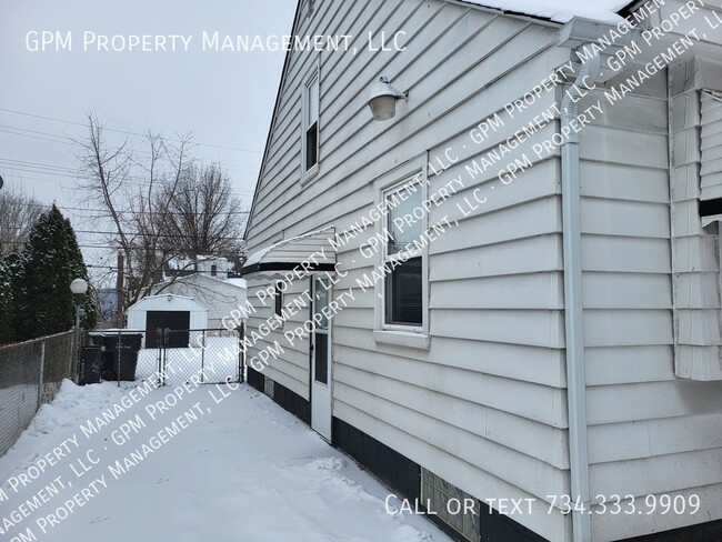 14853 Euclid Ave in Allen Park, MI - Building Photo - Building Photo