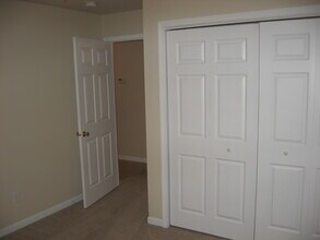 901 E James St in Eureka, IL - Building Photo - Building Photo