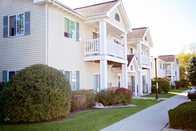 HILLSIDE VILLAGE APARTMENTS in Slinger, WI - Building Photo