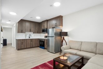 294 Creekside Blvd in Calgary, AB - Building Photo - Building Photo