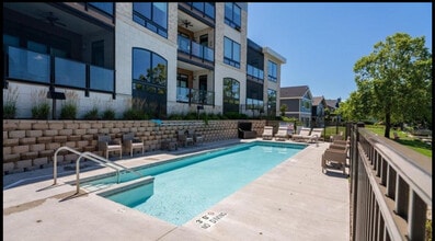 5600 Lake Edge Rd, Unit Waubesa shores in McFarland, WI - Foto de edificio - Building Photo