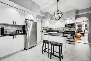 2202 N Clybourn Ave, Unit 3 in Chicago, IL - Building Photo