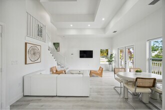3204 Karen Dr in Naples, FL - Building Photo - Building Photo