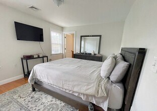 1 Emmet Pl, Unit 1 in Boston, MA - Foto de edificio - Building Photo