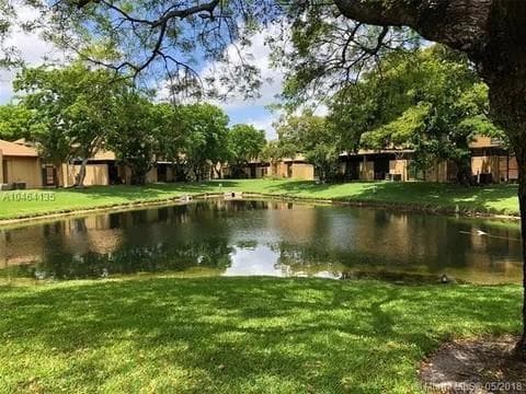 1430 NW 97th Ave in Pembroke Pines, FL - Foto de edificio - Building Photo