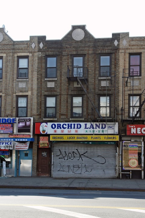 99-08 Northern Blvd in East Elmhurst, NY - Building Photo