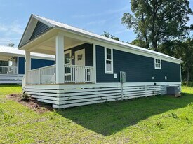 163 W Chaffin Ave in Defuniak Springs, FL - Building Photo