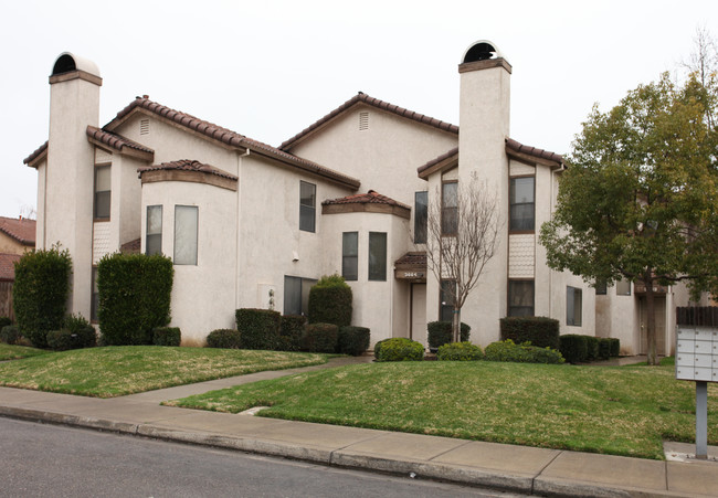 3662-3666 La Mancha Pl in Turlock, CA - Building Photo - Building Photo