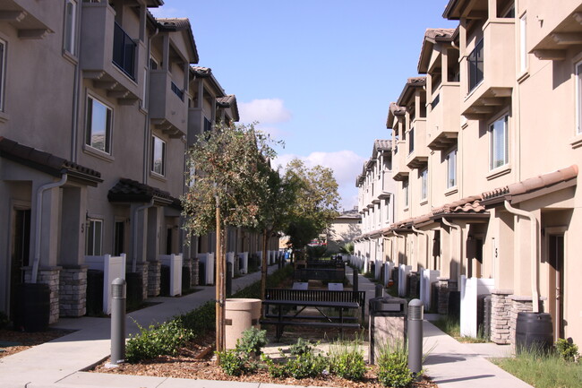 Village Run Townhomes in Santee, CA - Building Photo - Building Photo