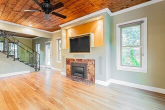 1013 Melissa Ln in Austin, TX - Building Photo - Building Photo