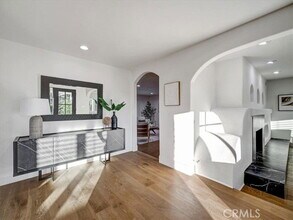 4732 Del Moreno Dr in Los Angeles, CA - Building Photo - Building Photo