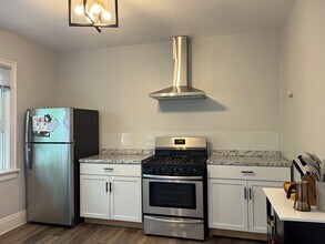 3265 E Overlook Rd, Unit 2 in Cleveland Heights, OH - Building Photo - Building Photo