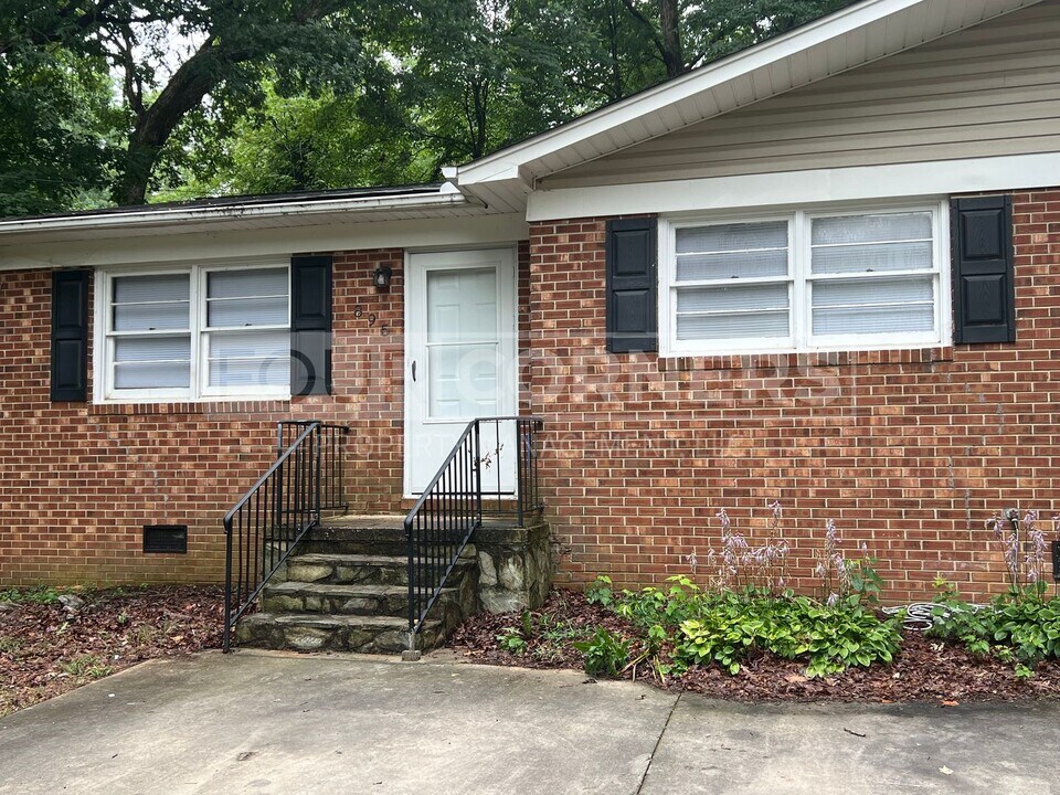 895 Fisher Cir in Asheboro, NC - Building Photo