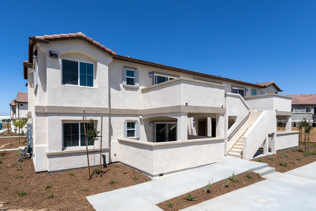 LAS CASITAS in Hesperia, CA - Foto de edificio - Building Photo