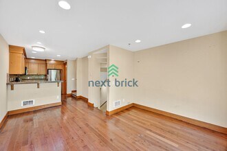 5204 Delridge Wy SW in Seattle, WA - Building Photo - Building Photo