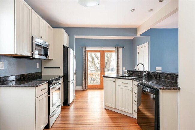 5 Cummings Rd in Newport, RI - Building Photo - Building Photo