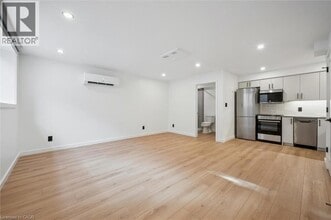 66 Union St E in Waterloo, ON - Building Photo - Building Photo