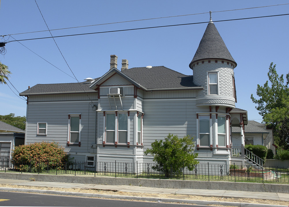 512 E St in Antioch, CA - Building Photo