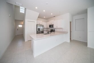 32134 Powderpuff Mimosa Dr in San Antonio, FL - Building Photo - Building Photo