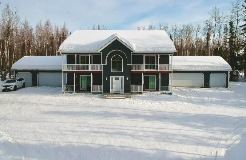3915 Tanada Rd in North Pole, AK - Building Photo