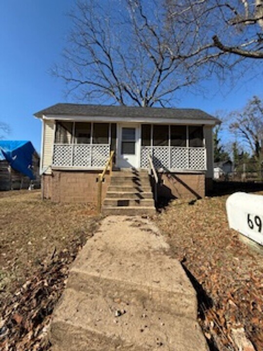 692 Southern St in Spartanburg, SC - Foto de edificio