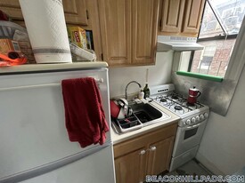 24 Phillips St in Boston, MA - Building Photo