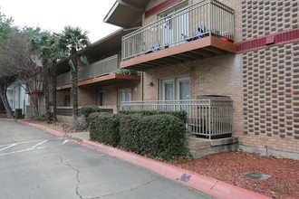 Upper E - Kahlua (OLD) in Dallas, TX - Building Photo - Building Photo