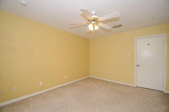 1641 W Sam Houston Pkwy S in Houston, TX - Building Photo - Building Photo