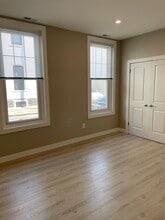 145 Dupont St, Unit 1st floor in Philadelphia, PA - Foto de edificio - Building Photo