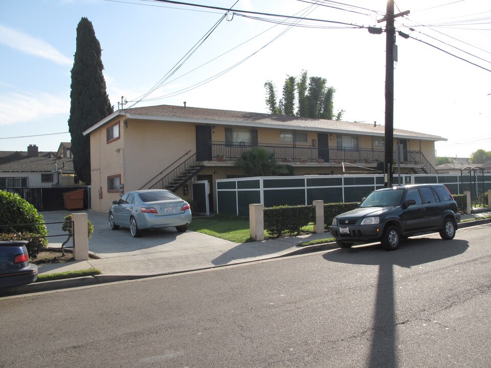 lorraina courtyard in Gardena, CA - Building Photo
