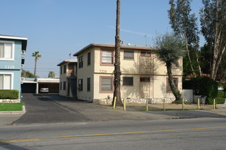 7224 Hazeltine Ave in Van Nuys, CA - Building Photo - Building Photo