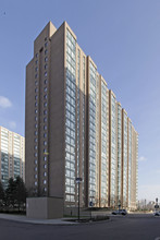 Hillcrest Suites in Mississauga, ON - Building Photo - Building Photo