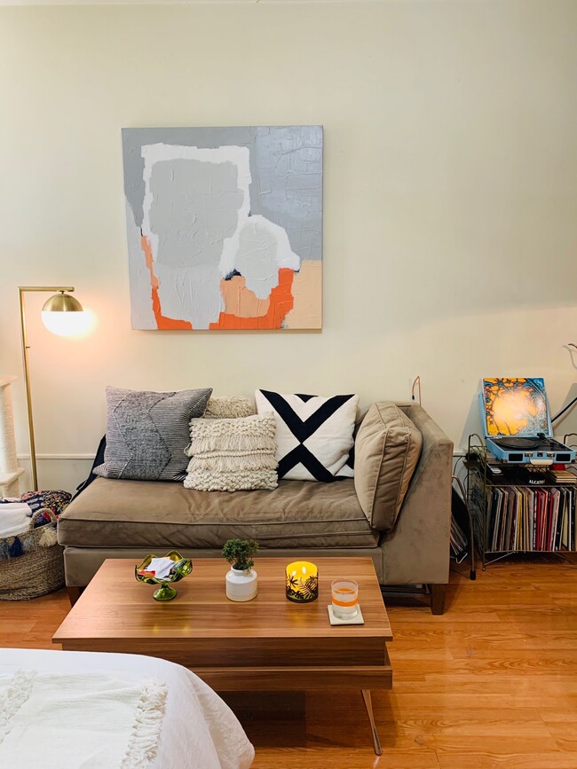 1324 Locust St, Unit #317 in Philadelphia, PA - Building Photo - Building Photo