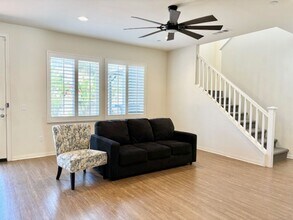 561 Whalen Way in Oxnard, CA - Building Photo - Building Photo