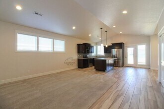 6009 W 41st Ave in Kennewick, WA - Building Photo - Building Photo