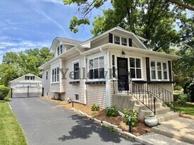 376 Hill Ave in Glen Ellyn, IL - Building Photo