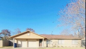 2714 28th Ave N in Texas City, TX - Building Photo