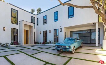 1271 Sunset Plaza Dr in Los Angeles, CA - Building Photo - Building Photo