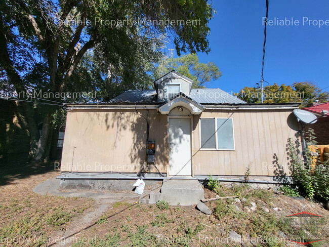 148 7th St, Unit 4 in Idaho Falls, ID - Foto de edificio - Building Photo