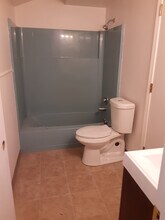 80 S Roanoke Ave, Unit 82 in Youngstown, OH - Foto de edificio - Building Photo