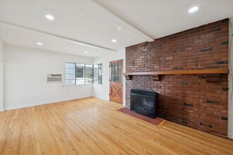 11613 Moorpark St in Los Angeles, CA - Building Photo - Building Photo