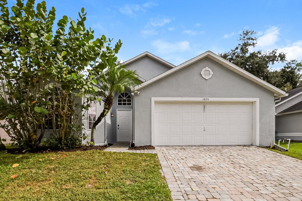1025 Henson Ct in Oviedo, FL - Building Photo