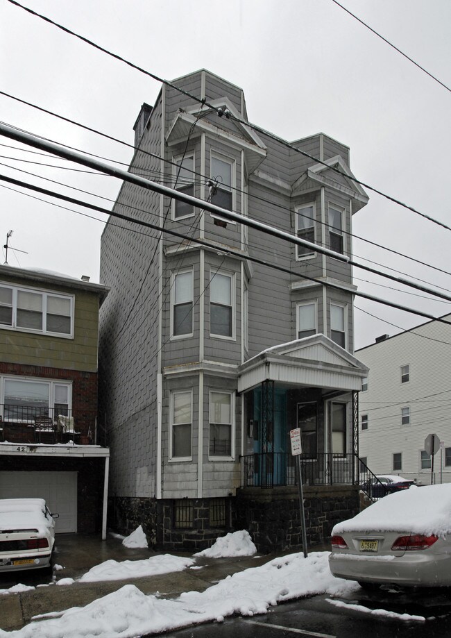40 Bleecker St in Jersey City, NJ - Building Photo - Building Photo