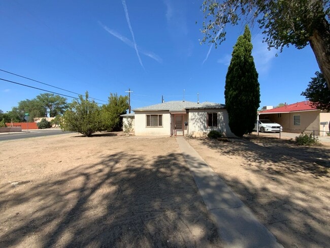 property at 1801 Palomas Dr NE