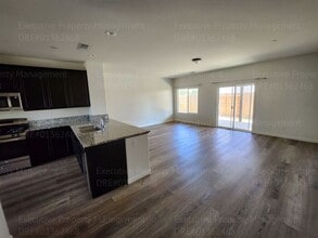 6501 Sunchase Dr in Bakersfield, CA - Building Photo - Building Photo